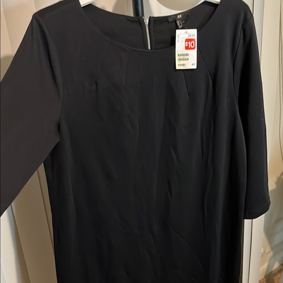 Elegant Black Dress - Picture 3 of 7